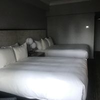 大きくて高いベッド