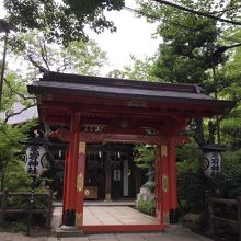 神社の入り口、鳥居