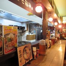 カウンター席に着きました