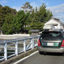 「古橋」と「なまこ壁」と「愛車」♪