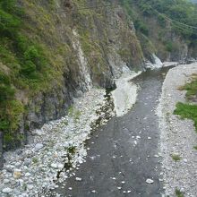 &#25422;来吊橋から見る大甲渓