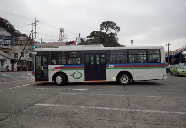 真鶴岬の突端まで行き来するのに欠かせない路線バス。Ｓｕｉｃａ、Ｐａｓｍｏも使えた