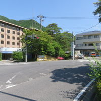 入口は信号の下あたり、わかりづらいので注意です。