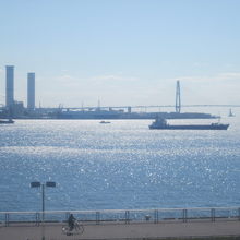 名古屋港ガーデンふ頭から望む、中央大橋の遠景