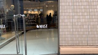 建物は古い感じ。