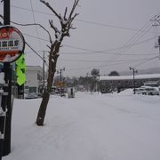 油のにおいがする温泉郷