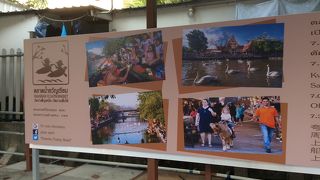 最近、ラムカムヘンの運河の奥の方で、水上マーケットのようなものをやってる