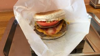 離島へ行く前にハンバーガー