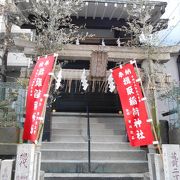 「蔵前橋」の近くにある小さな稲荷神社