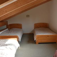 階段を上がって2Fにあるベッドルーム