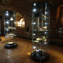 地下にも展示室があります。