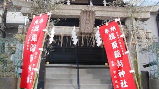 「蔵前橋」の近くにある小さな稲荷神社