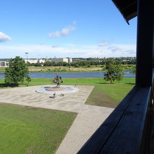 塔の上からは、サンタコス公園が見渡せます。