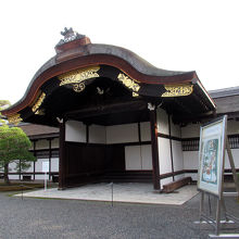 「御車寄」、豪華な造りです