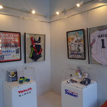 スポーツ関係の展示。撮影は1階のみ可能、生産設備は不可