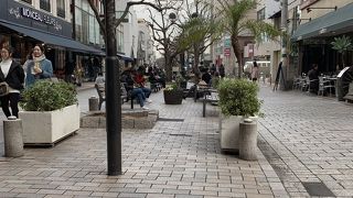 ベンチがいっぱいある