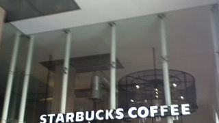 ロシオ駅構内のスタバ