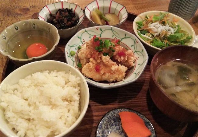 JR難波駅近くの定食屋さん