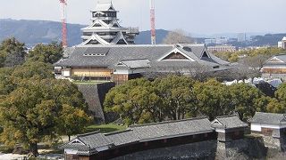 14階の展望台から、修復中の熊本城を見下ろせます