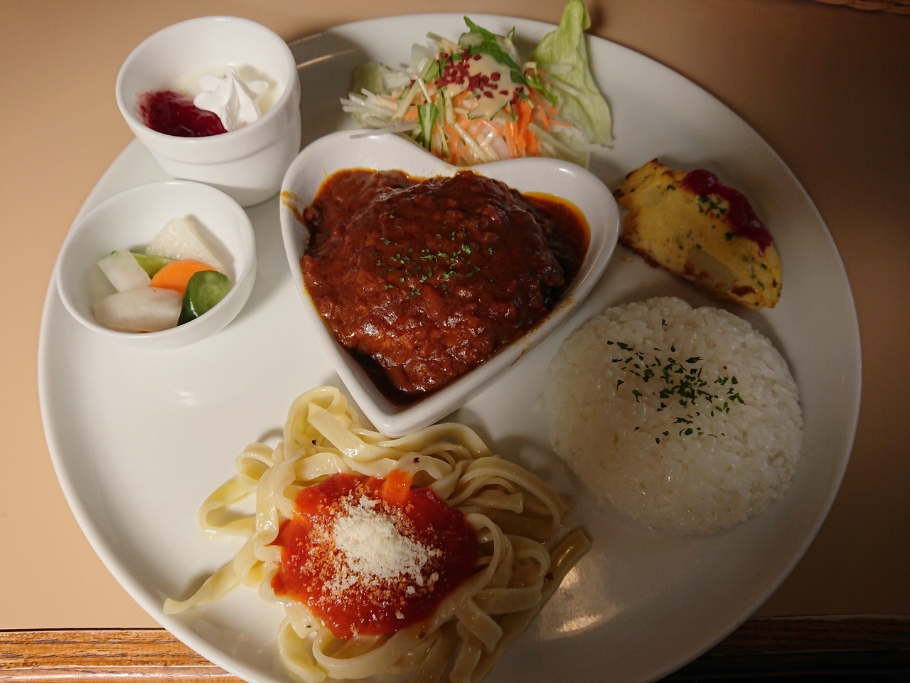 お手頃価格なプレート