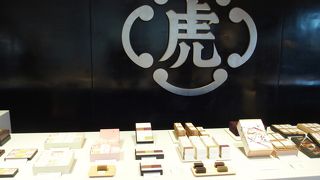 近代的な本店ビル