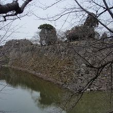 大和郡山城址の堀と石垣