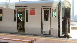 スタイリッシュな車両