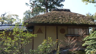 金閣寺境内にある、小さな庵