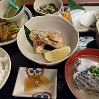 夕食。お刺身が美味しい。