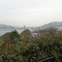 旧グラバー住宅前の庭園から見た長崎港です。