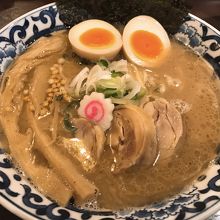 魚介豚骨らあ麺全部のせ 1,100円