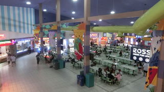 GPOフードコート内のハンバーガー