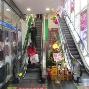 クリスマスシーズンのユニクロ (上海店)