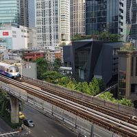 部屋からの眺め、プロンポン駅は、すぐそこ。