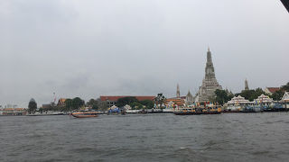 ボートから見るワットアルン