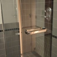 シャワーブースが独立