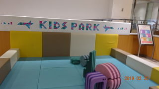 基本的には第一ターミナルと同じような構造なのですが、第三ターミナルが併設されているところが大きな違いです。