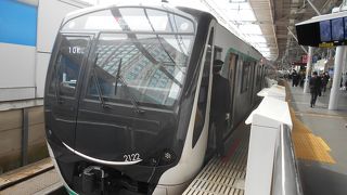 メトロ半蔵門線と直通乗り入れする便利な電車