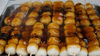 まだ湯気の出ているみたらし団子をいただきました