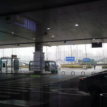 ガランとしていて人影もまばら