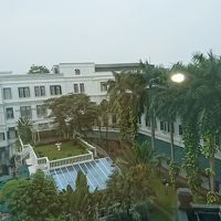 部屋からプールに向けての眺望です。