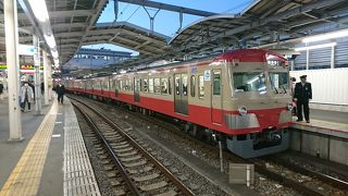 西武鉄道の歴史を色濃く残すローカル線