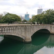 大手門橋の外観です。立派な眼鏡橋です。