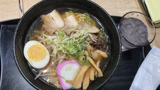 松山空港にあるフードコート