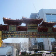 入口の門の様子