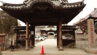 広く立派な境内