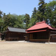 収蔵庫、神楽殿、舞台