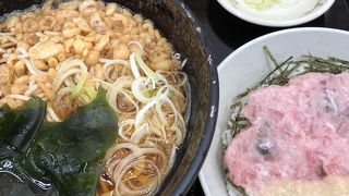 椅子席もある。