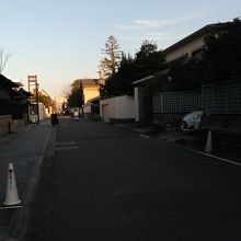 もしかするとマナーの悪い路駐が多いのかも、って感じる雰囲気。