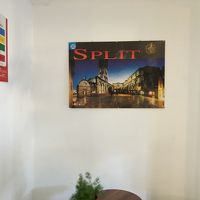 壁にはスプリットの写真がありました。